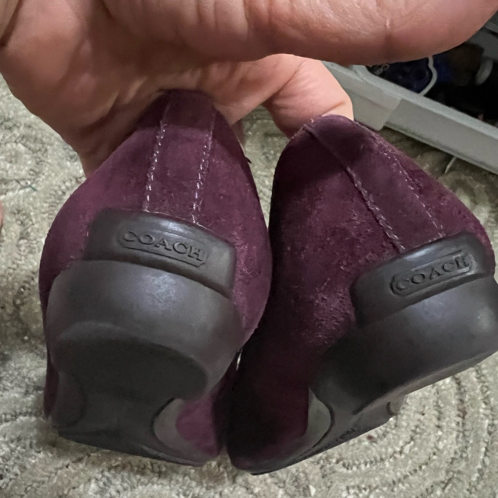Elegant Burgundy Velvet Loafers - Picture 2 of 8